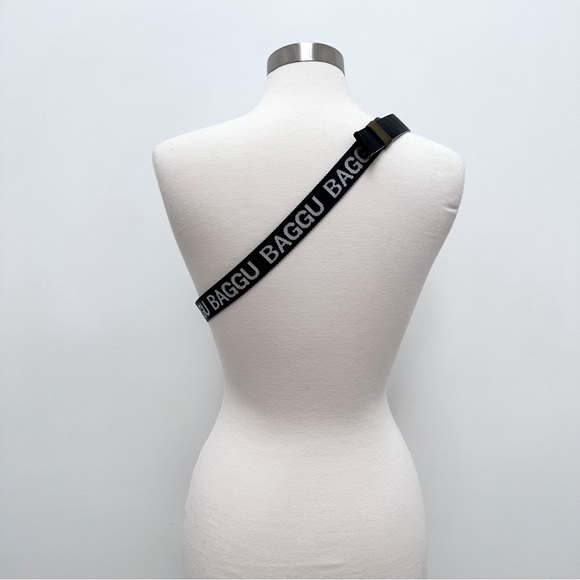 LAST CHANCE! BAGGU Olive Crossbody Bag - Picture 4 of 9